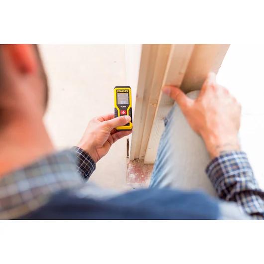 medidor-laser-15-m-tlm50-stanley-chavevertical-com-4.webp
